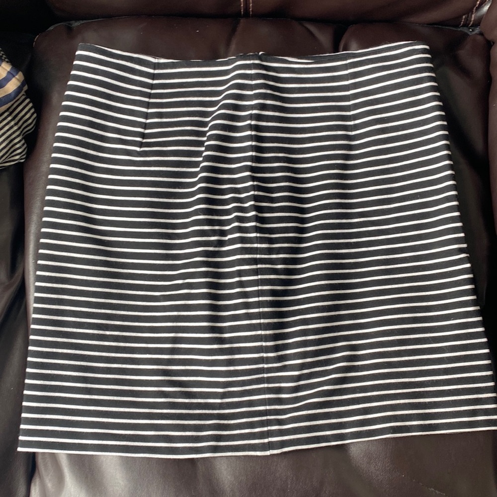 LIKE NEW! Banana Republic Black & White Striped Skirt